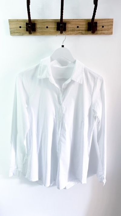 camisa blanca atemporal